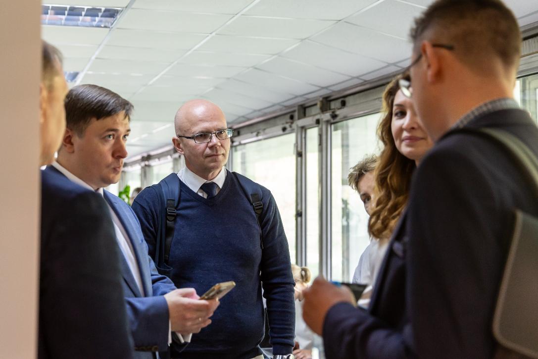 Обсудить актуальные темы с экспертами